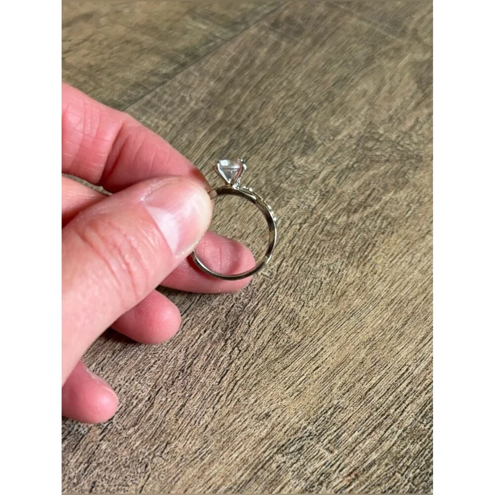 Fashion jewelry women’s size 10 metal and rhinestone twist solitaire ring